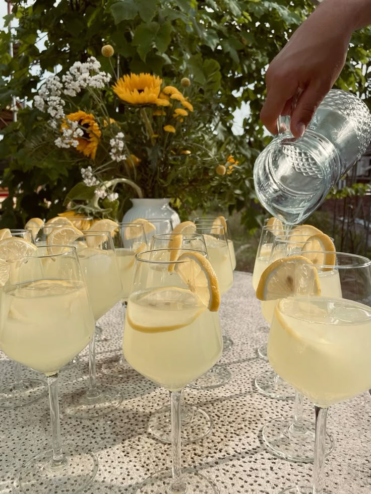 Hey Lola Limoncello Spritz